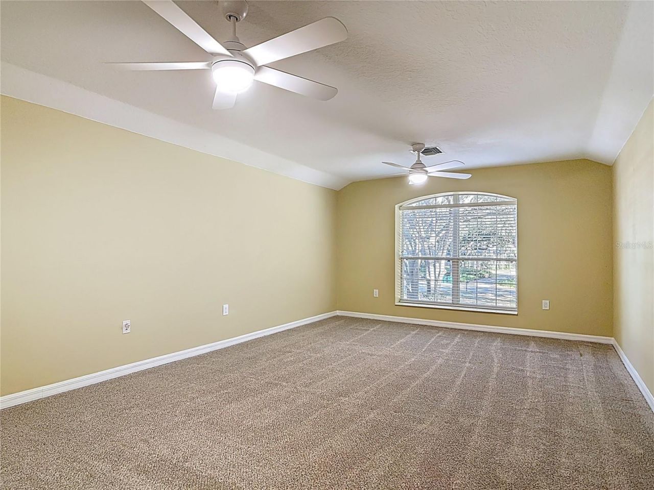 949 Hawk Landing , Fruitland Park, FL 34731 Photo