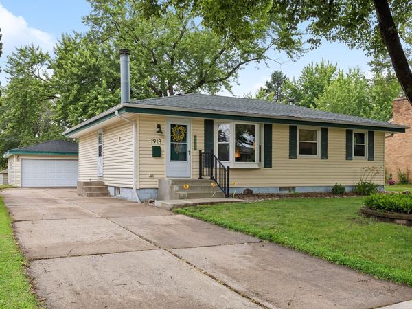 1913 Independence Avenue N, Golden Valley, MN 55427