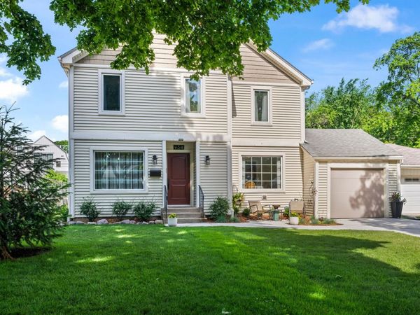 934 N Vail Avenue , Arlington Heights, IL 60004