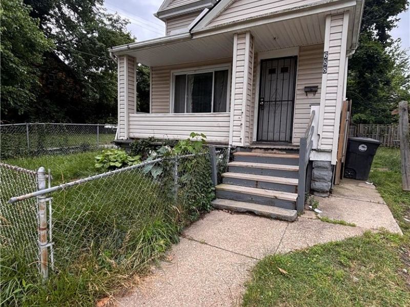 688 E 96th Street, Cleveland, OH 44108 Photo 2