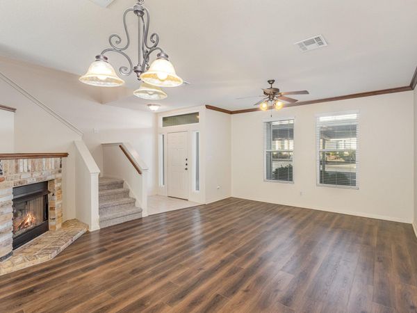 2215 Dry Creek DR, Unit 611, Round Rock, TX 78681