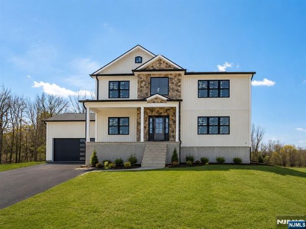 9 Emerald Drive, HAMBURG, NJ 07419