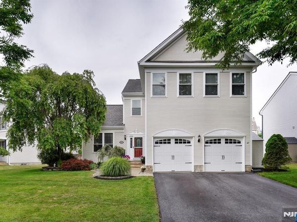 88 Watch Hill Road, HACKETTSTOWN, NJ 07840