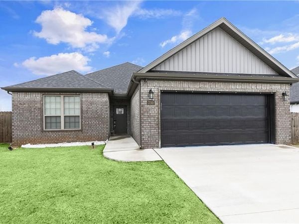730 Winston Place , Centerton, AR 72719