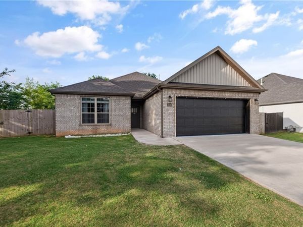 730 Winston Place, Centerton, AR 72719