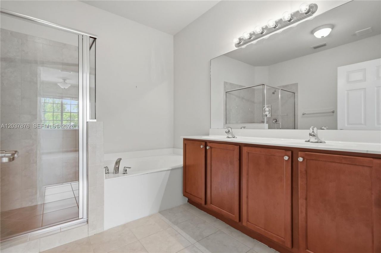 277 Las Brisas Cir, Sunrise, FL 33326 Photo
