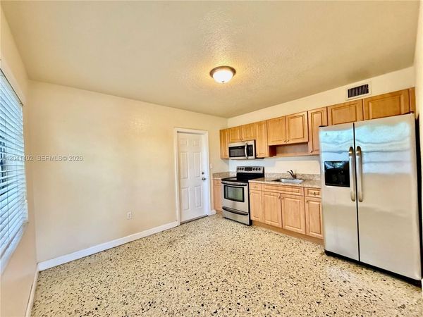 911 NW 22nd Pl, Miami, FL 33125