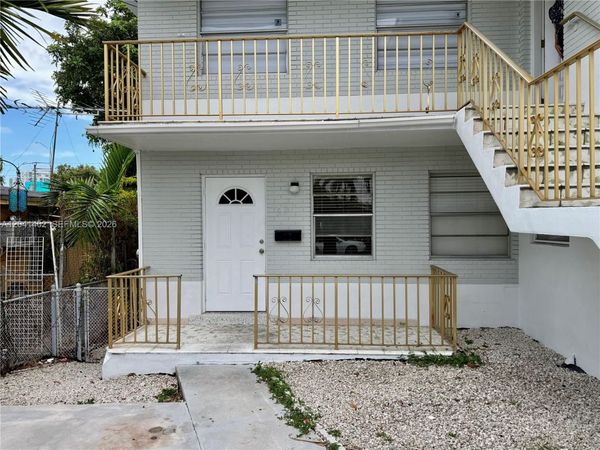 911 NW 22nd Pl , Miami, FL 33125