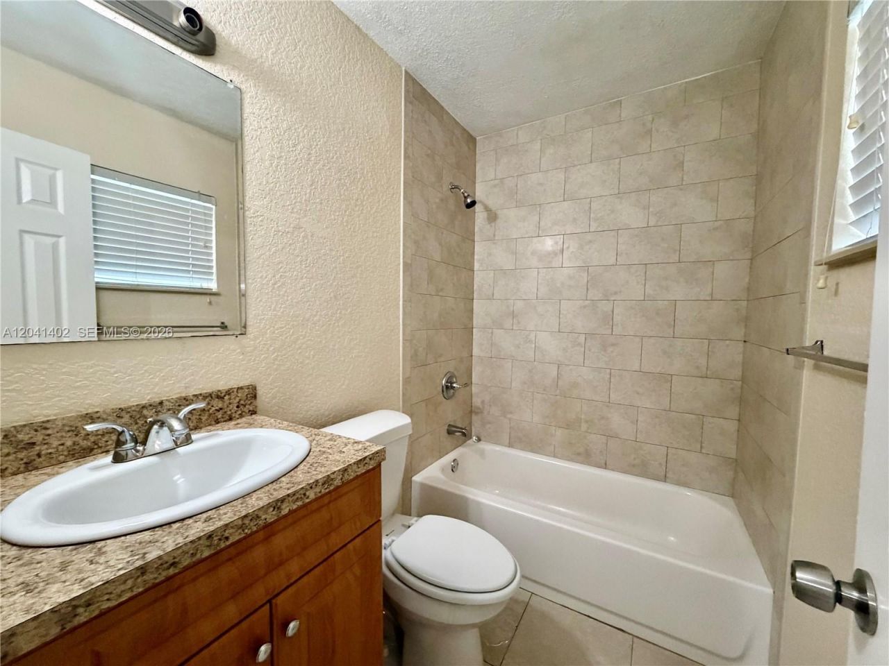 911 NW 22nd Pl , Miami, FL 33125 Photo