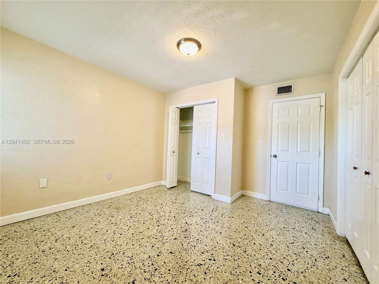 911 NW 22nd Pl, Miami, FL 33125 Photo