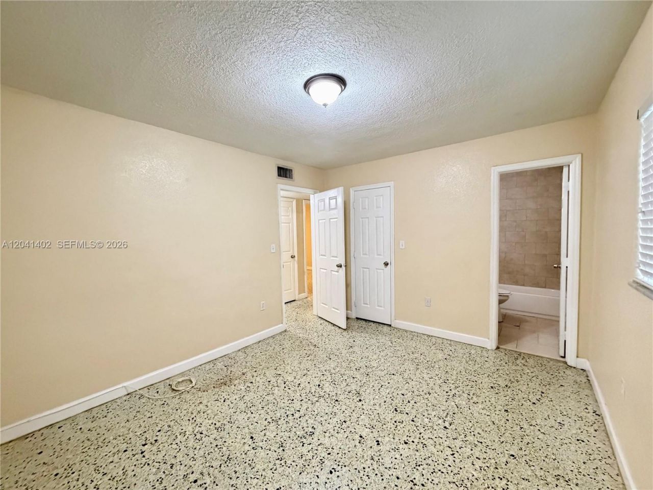 911 NW 22nd Pl , Miami, FL 33125 Photo