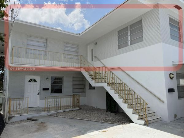 913 NW 22nd Pl , Miami, FL 33125