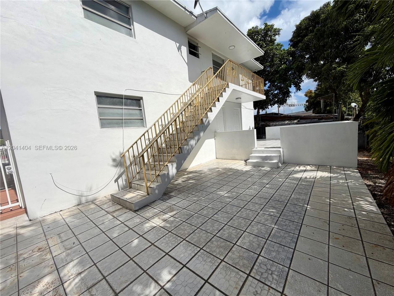 913 NW 22nd Pl , Miami, FL 33125 Photo