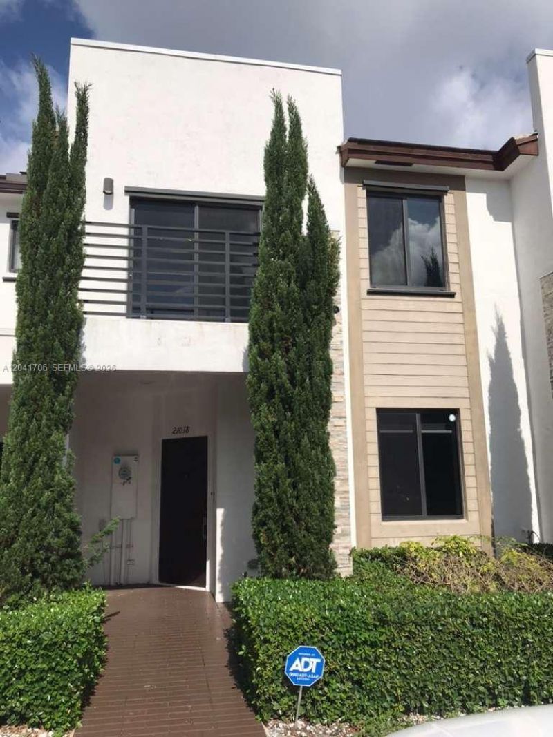21018 NE 8th Ave, Unit 21018, Miami, FL 33179 Photo