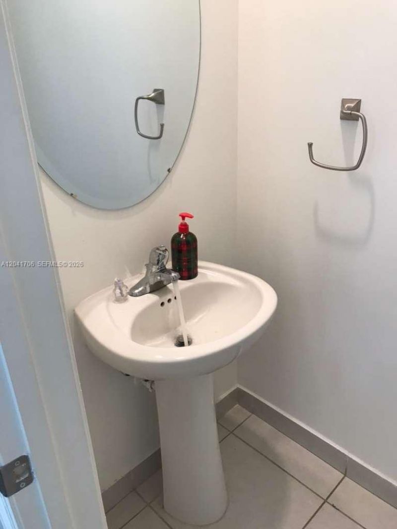 21018 NE 8th Ave, Unit 21018, Miami, FL 33179 Photo