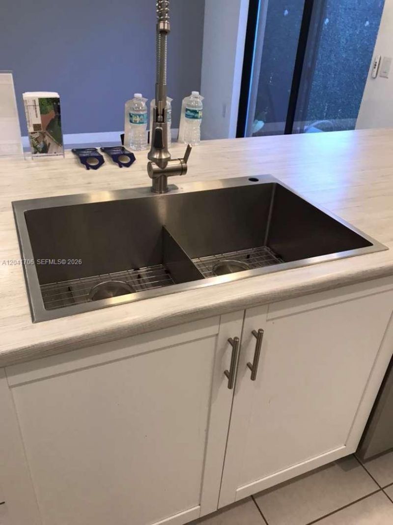 21018 NE 8th Ave, Unit 21018, Miami, FL 33179 Photo