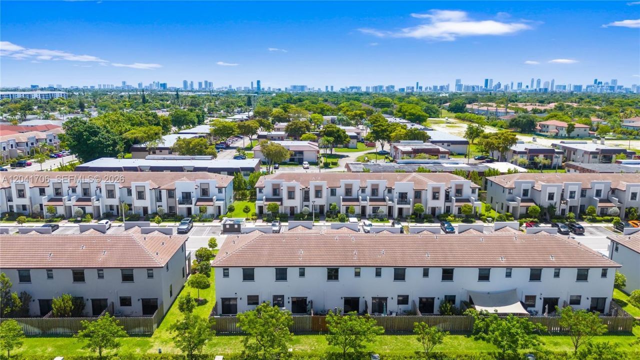21018 NE 8th Ave, Unit 21018, Miami, FL 33179 Photo
