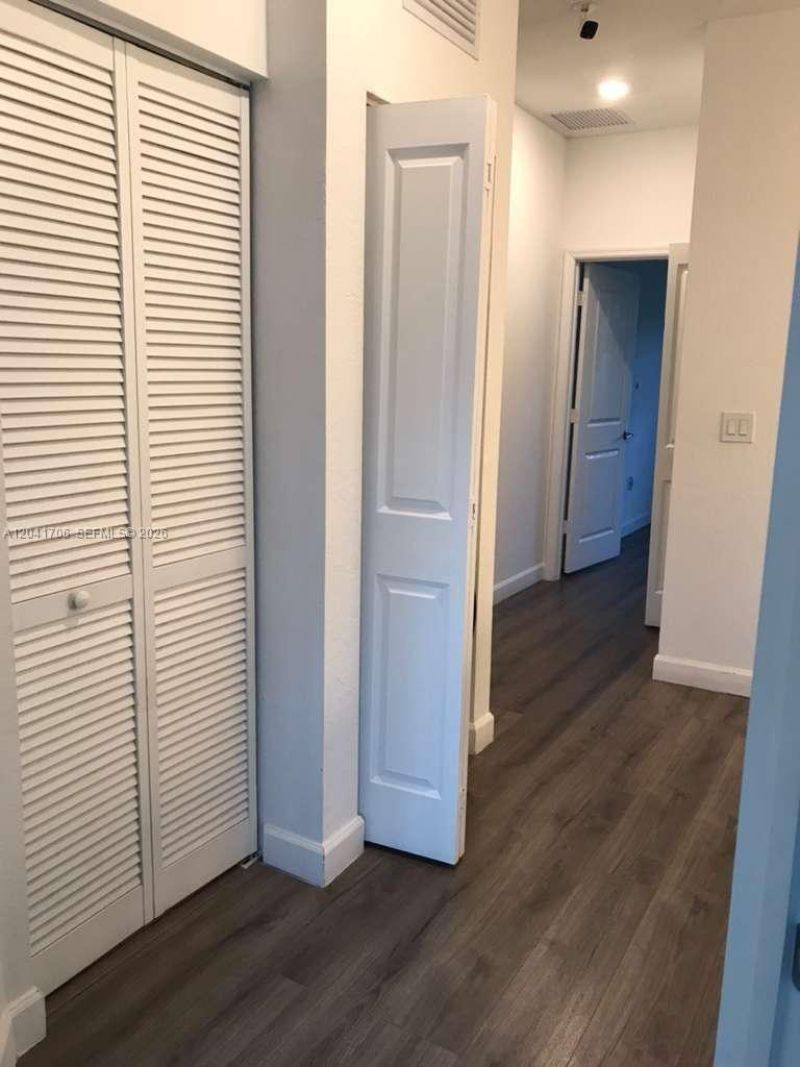 21018 NE 8th Ave, Unit 21018, Miami, FL 33179 Photo