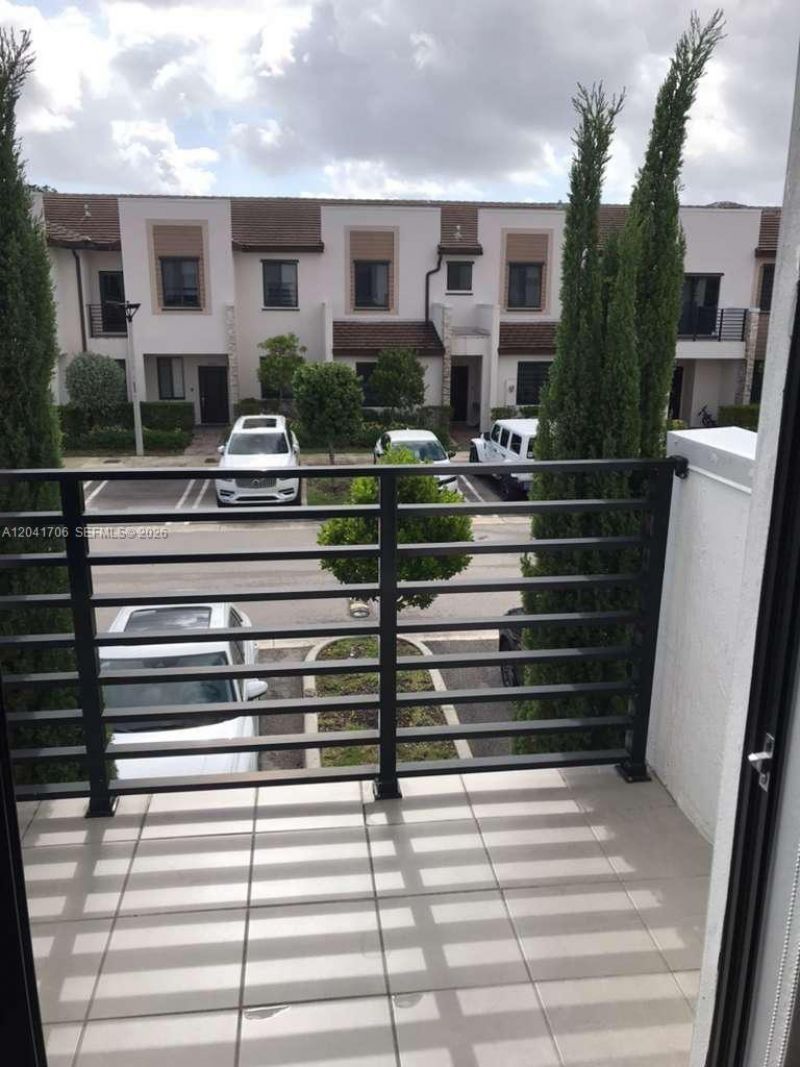 21018 NE 8th Ave, Unit 21018, Miami, FL 33179 Photo