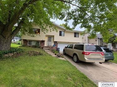 6157 NW 9Th Street, Lincoln, NE 68521