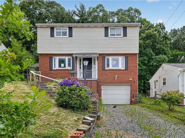 1025 Catherine Dr , Conway, PA 15027