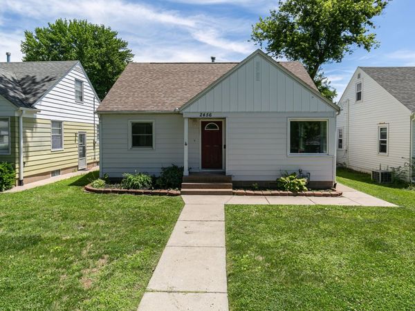 2456 32ND Street , Moline, IL 61265