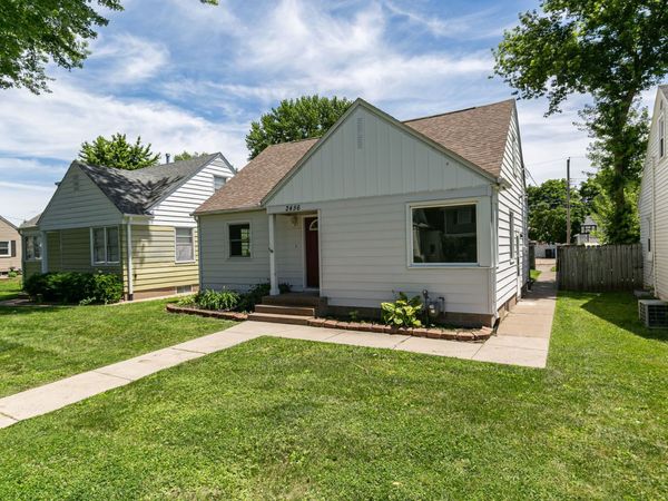 2456 32ND Street , Moline, IL 61265