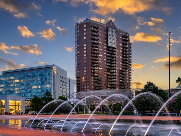 300 Walnut Street, Unit 2205, Des Moines, IA 50309