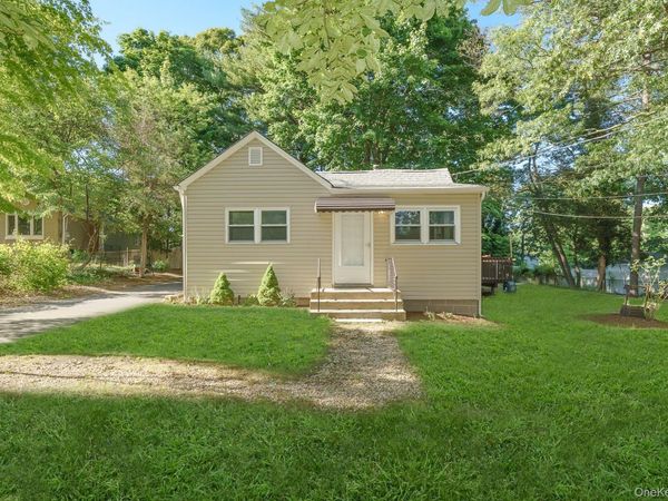 7 Laurelton Avenue , Selden, NY 11784