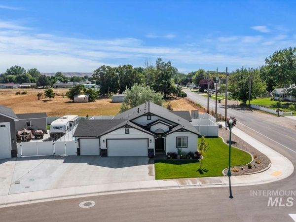 2402 Day Dr, Fruitland, ID 83619