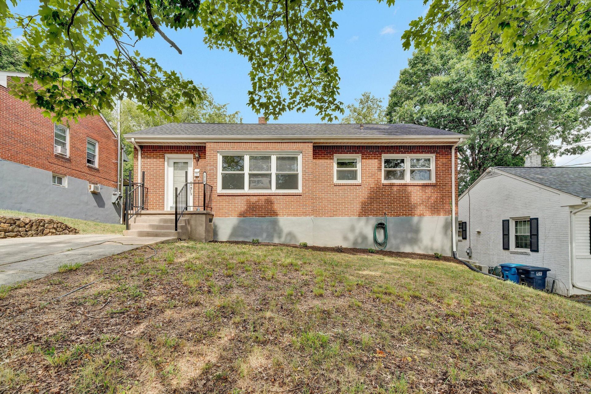 1810 Lawnhill St Sw, Roanoke, VA 24015 Main Photo