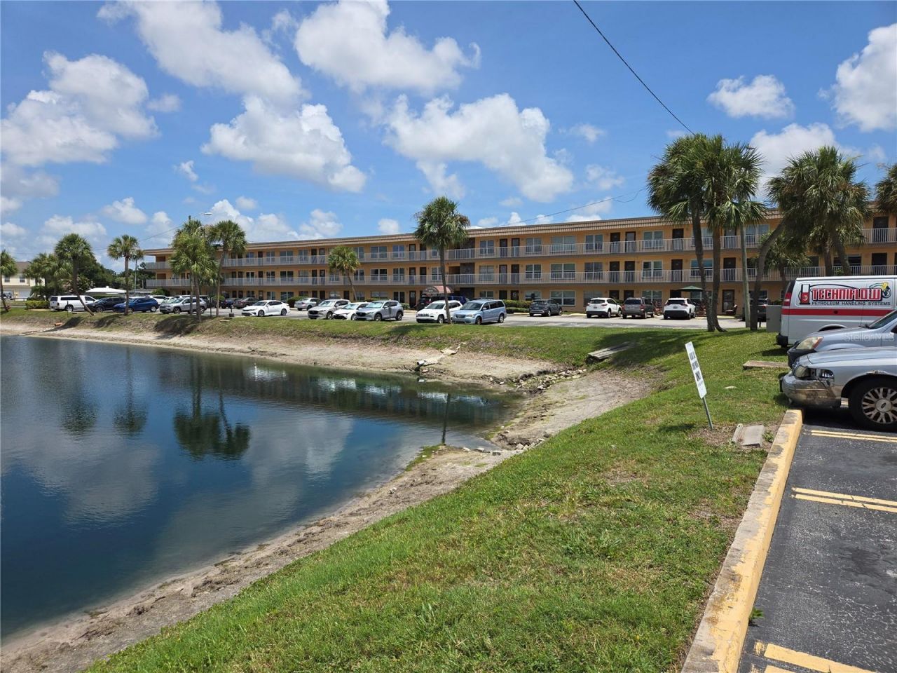6400 46th Avenue N, Unit 305, Kenneth City, FL 33709 Photo