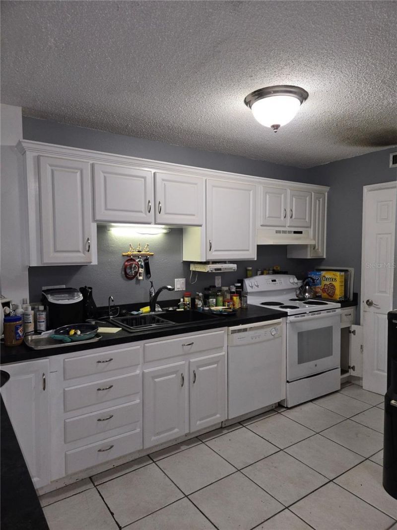 6400 46th Avenue N, Unit 305, Kenneth City, FL 33709 Photo