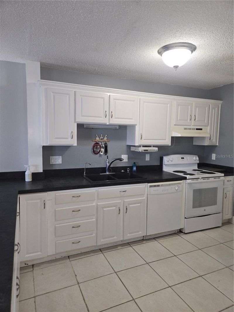 6400 46th Avenue N, Unit 305, Kenneth City, FL 33709 Photo