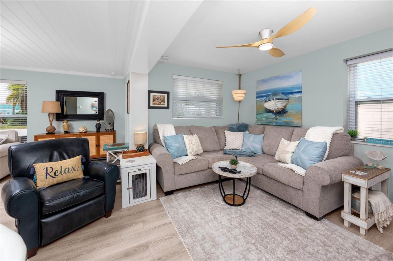 136 143rd Avenue E, Madeira Beach, FL 33708 Photo