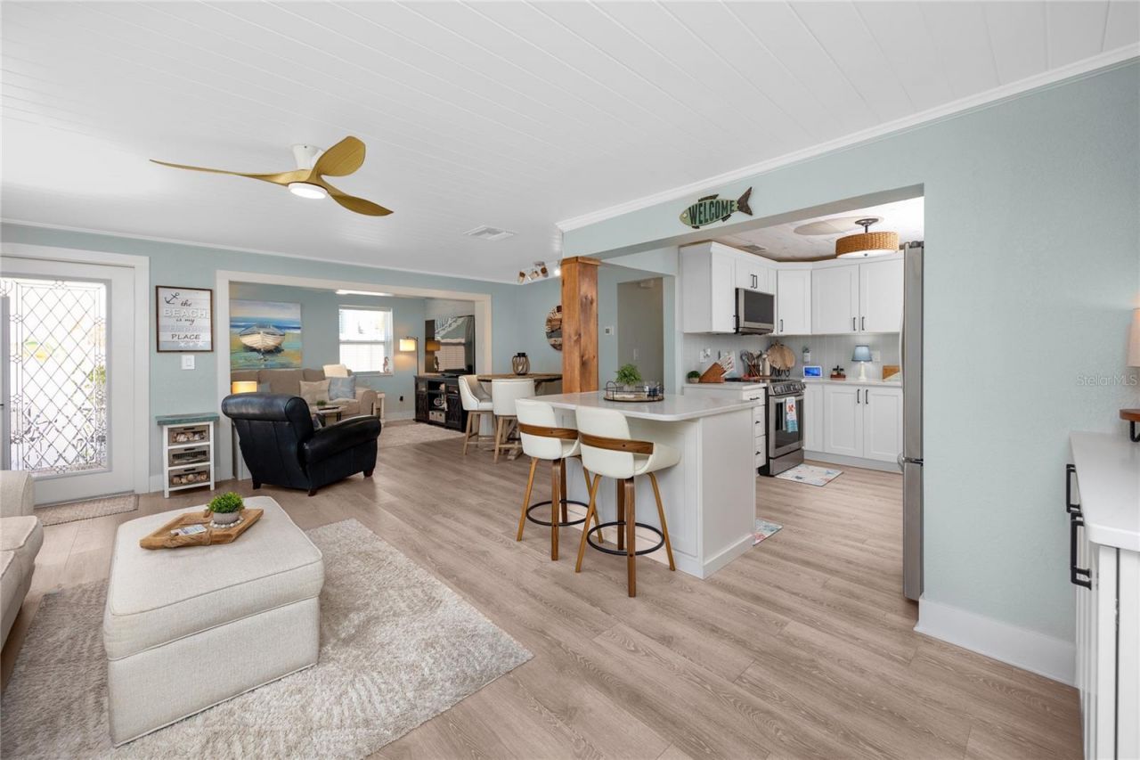 136 143rd Avenue E, Madeira Beach, FL 33708 Photo