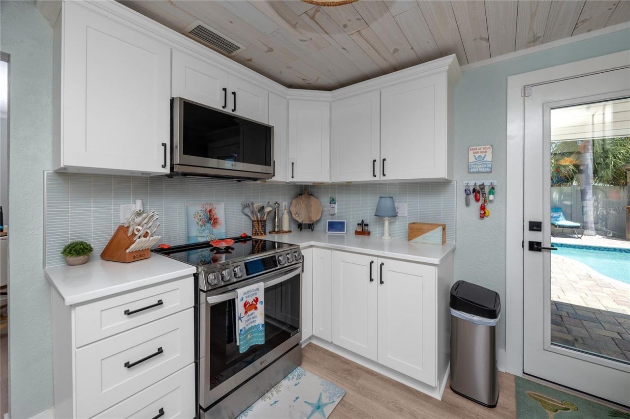 136 143rd Avenue E, Madeira Beach, FL 33708 Photo