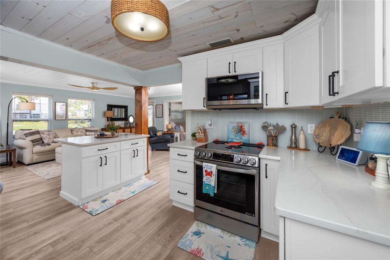 136 143rd Avenue E, Madeira Beach, FL 33708 Photo