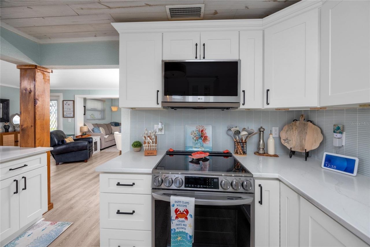 136 143rd Avenue E, Madeira Beach, FL 33708 Photo