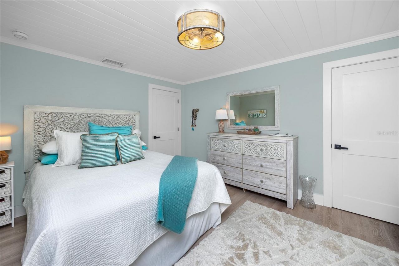 136 143rd Avenue E, Madeira Beach, FL 33708 Photo
