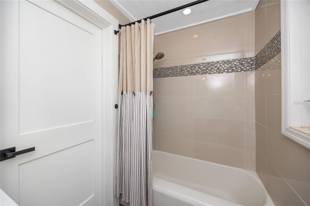 136 143rd Avenue E, Madeira Beach, FL 33708 Photo