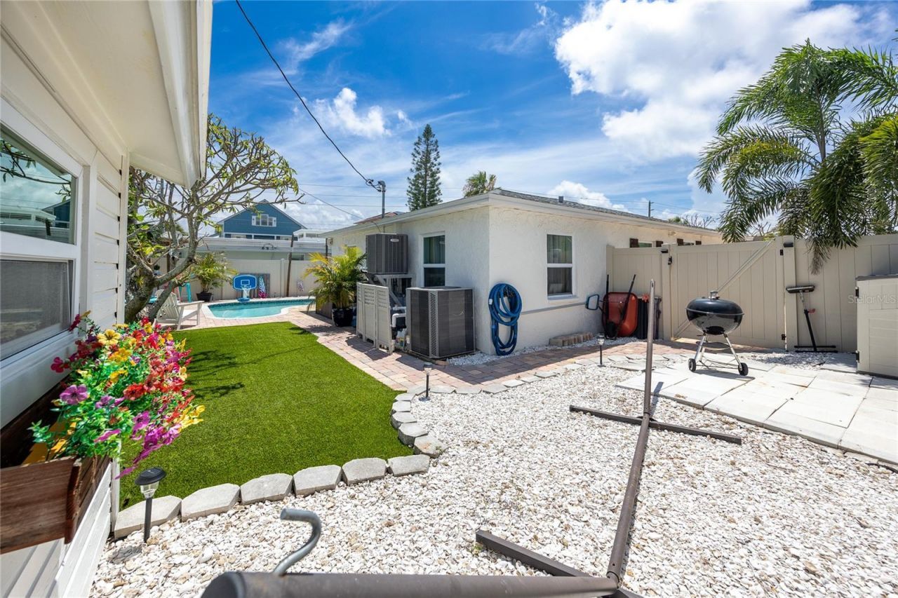 136 143rd Avenue E, Madeira Beach, FL 33708 Photo