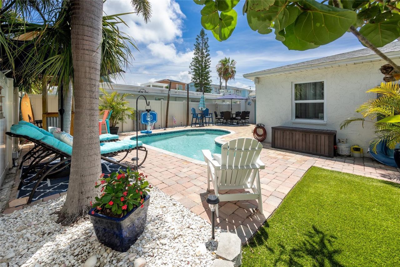 136 143rd Avenue E, Madeira Beach, FL 33708 Photo