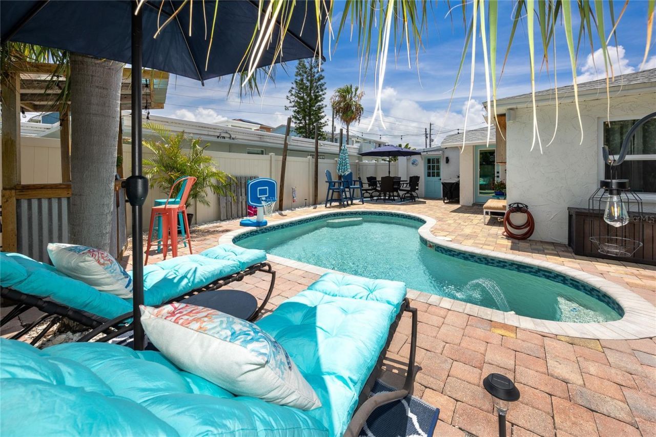 136 143rd Avenue E, Madeira Beach, FL 33708 Photo