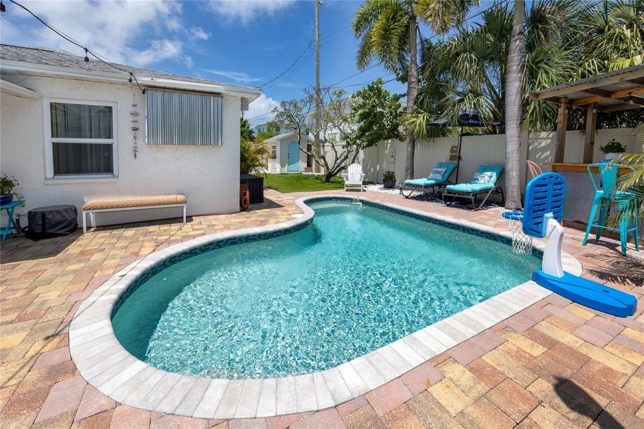 136 143rd Avenue E, Madeira Beach, FL 33708 Photo