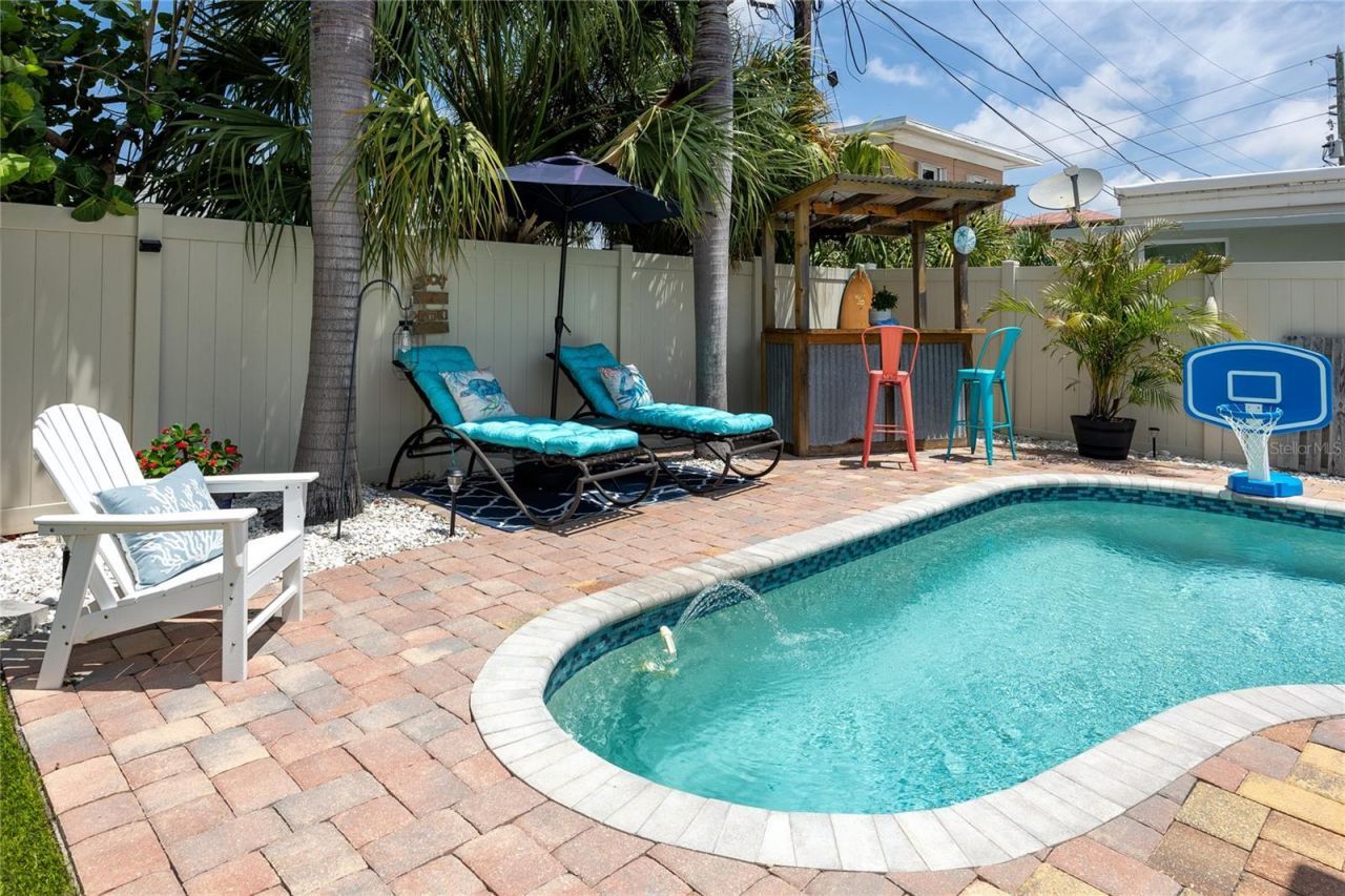 136 143rd Avenue E, Madeira Beach, FL 33708 Photo