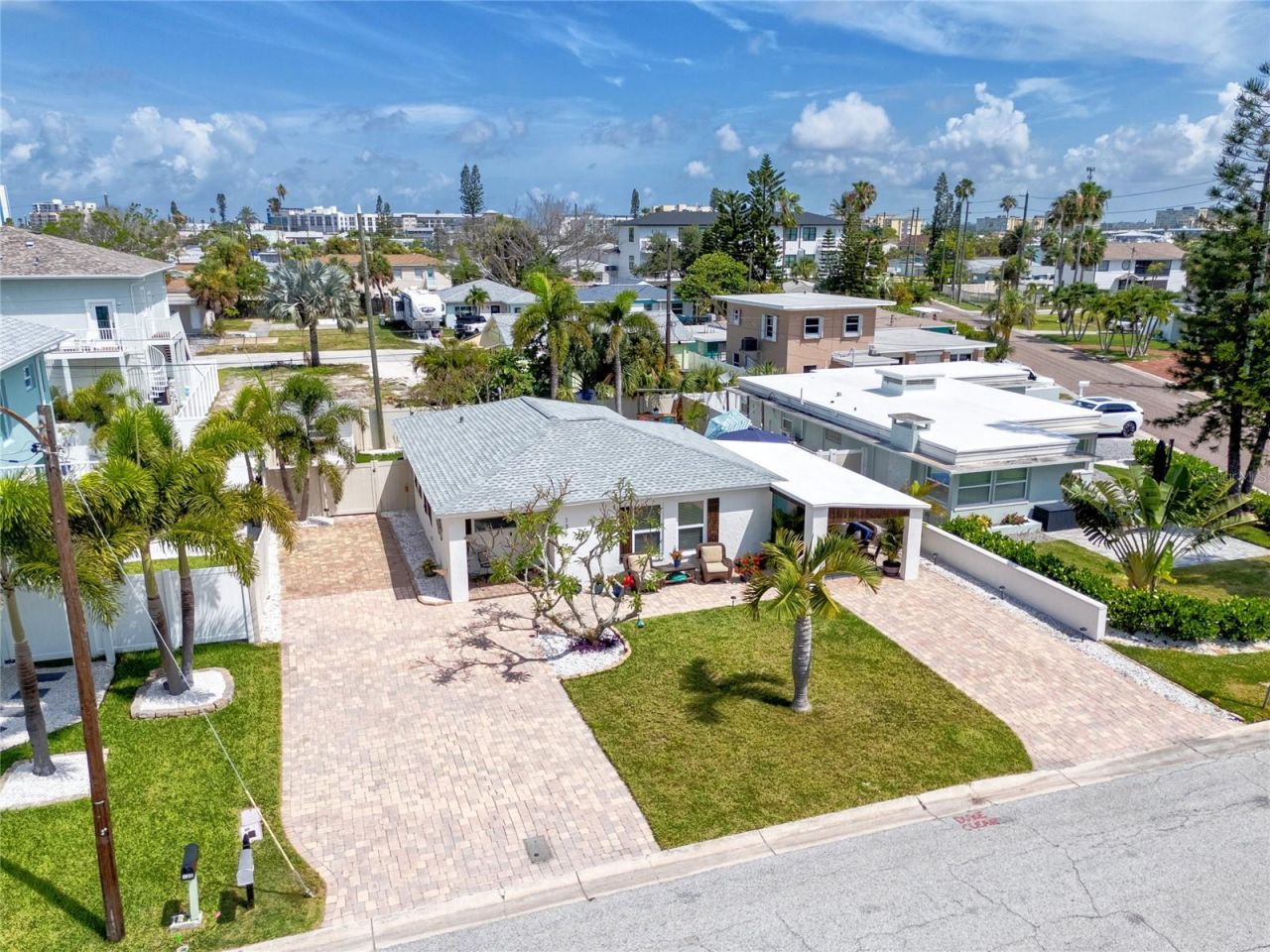 136 143rd Avenue E, Madeira Beach, FL 33708 Photo