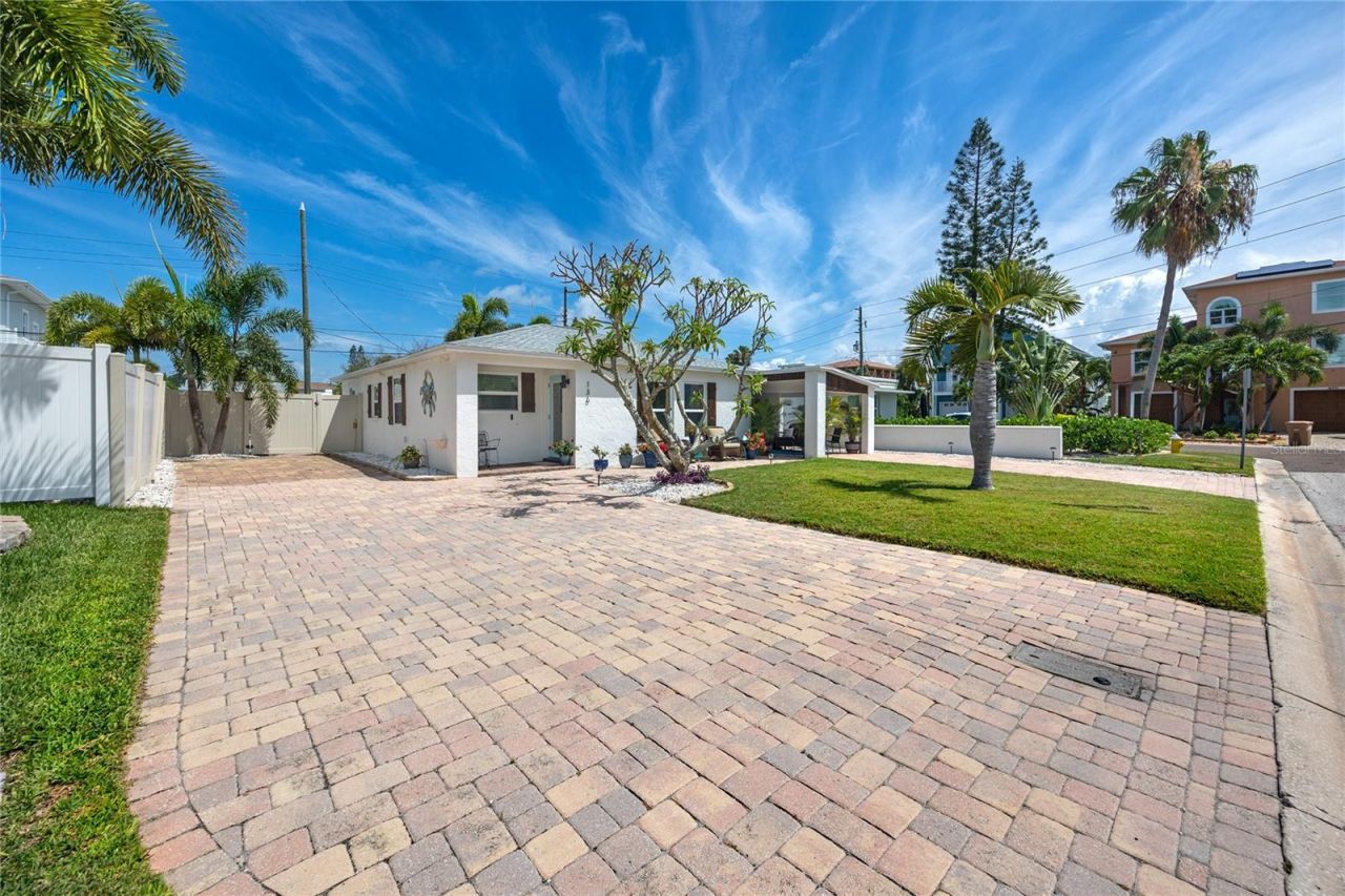 136 143rd Avenue E, Madeira Beach, FL 33708 Photo