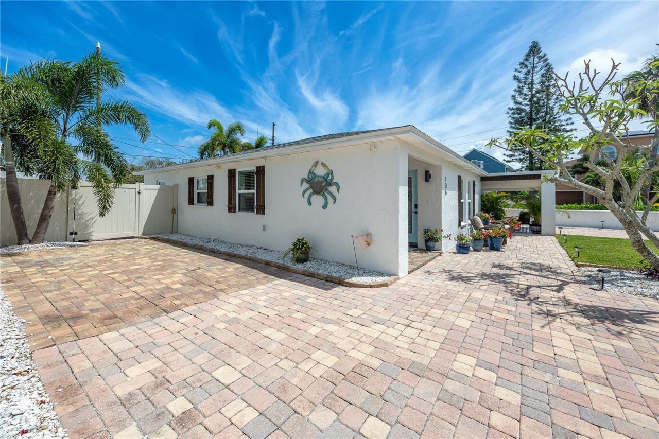 136 143rd Avenue E, Madeira Beach, FL 33708 Photo
