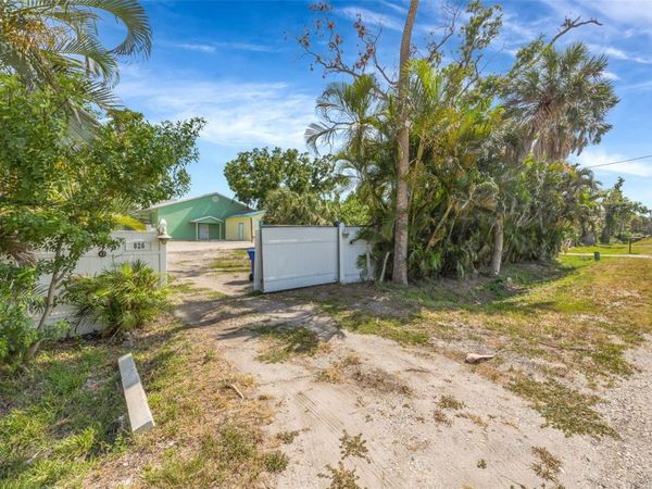 826 W SHELL POINT STREET , RUSKIN, FL 33570